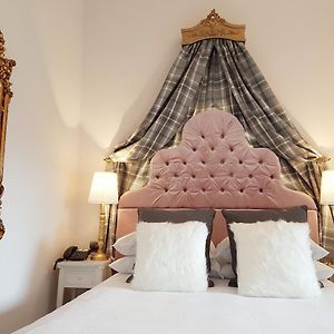 Small King Ensuite